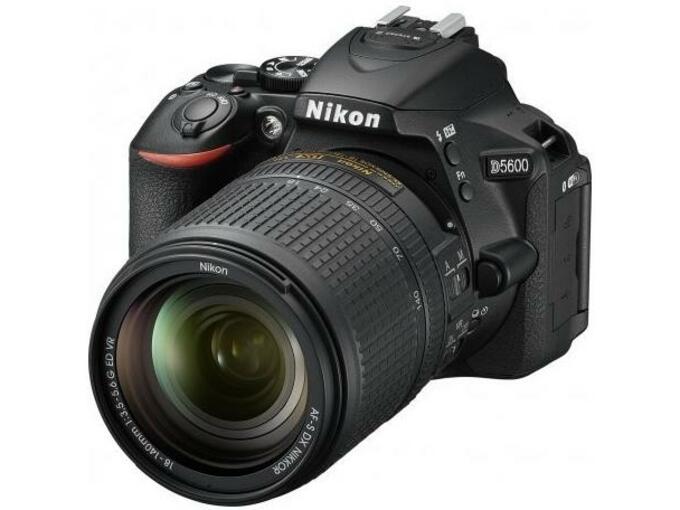 NIKON SLR digitalni fotoaparat D-5600 kit z 18-140VR+FATBOX 32GB+UV FILTER