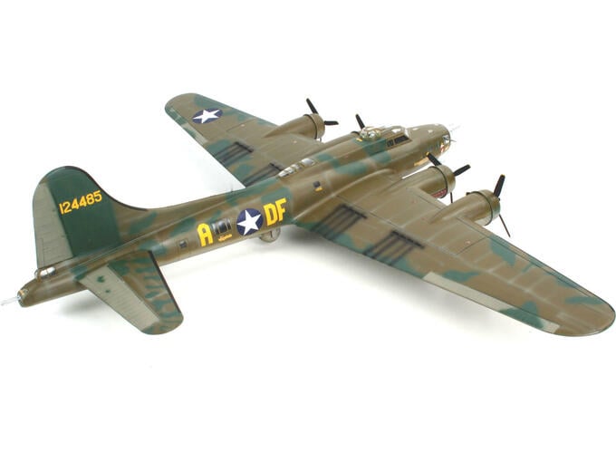 REVELL model letala 1:48 04297 B-17F Memphis Belle
